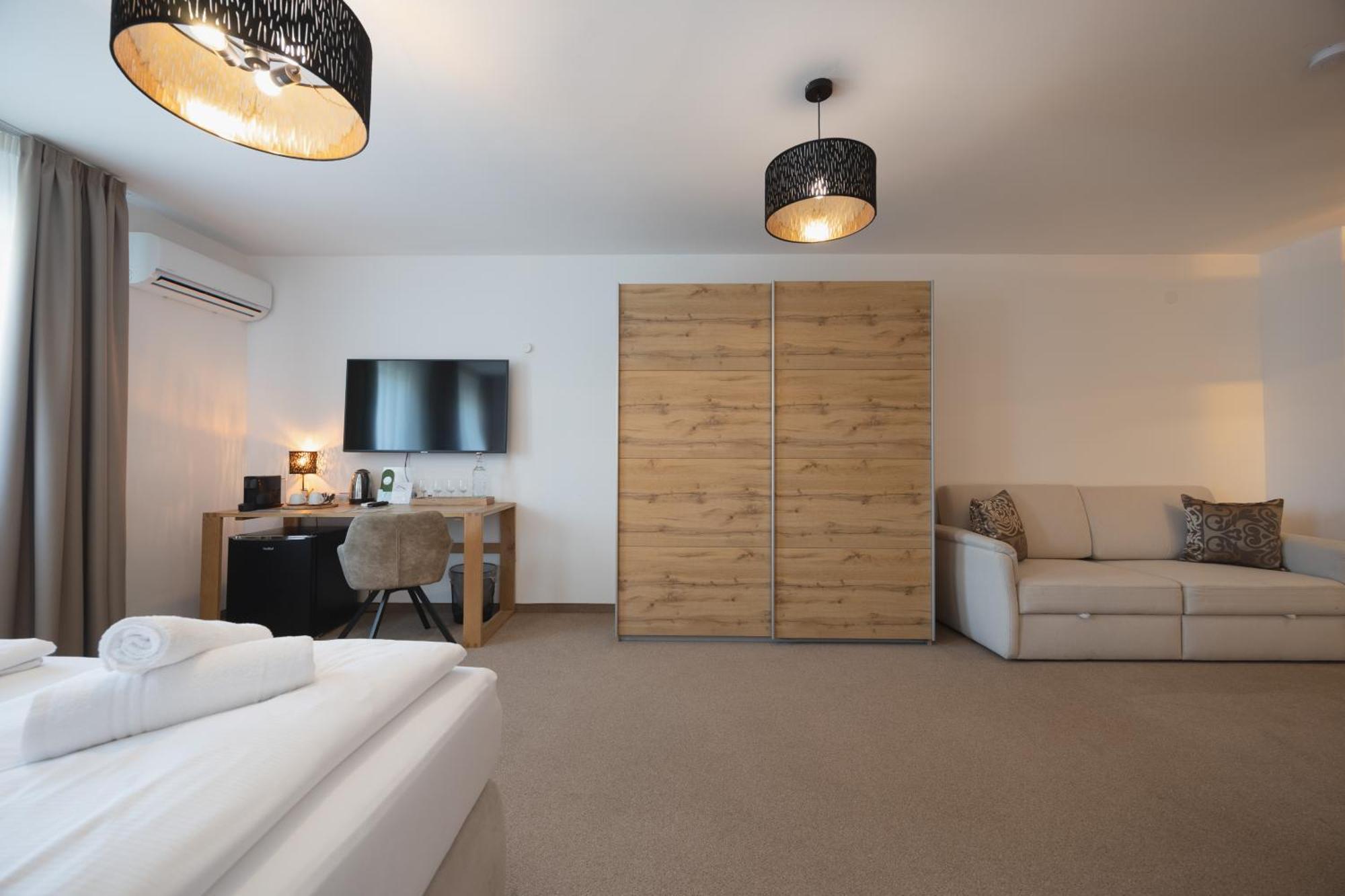 Deluxe Family Room