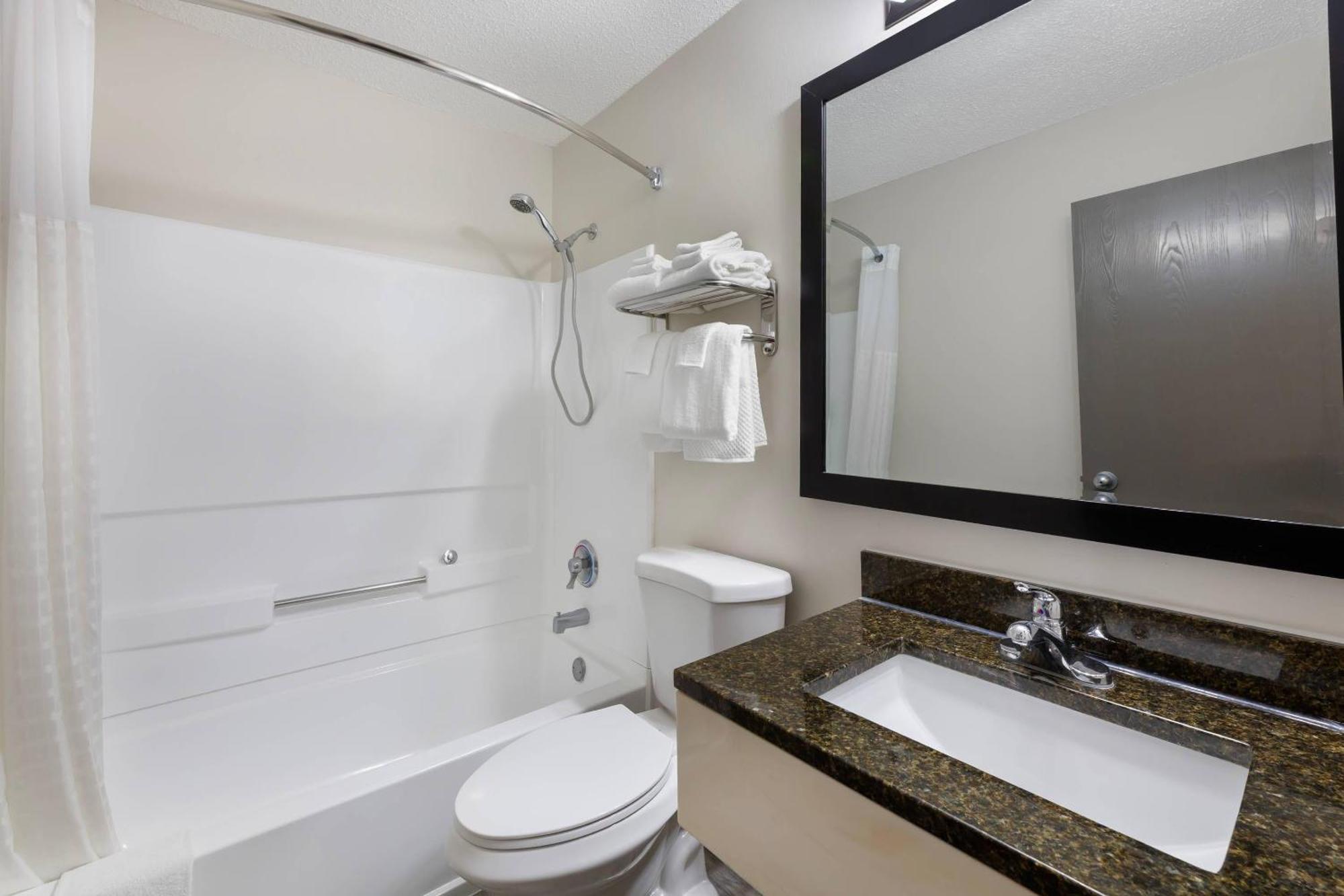 Quadruple Room with Two Queen Beds - Non Smoking