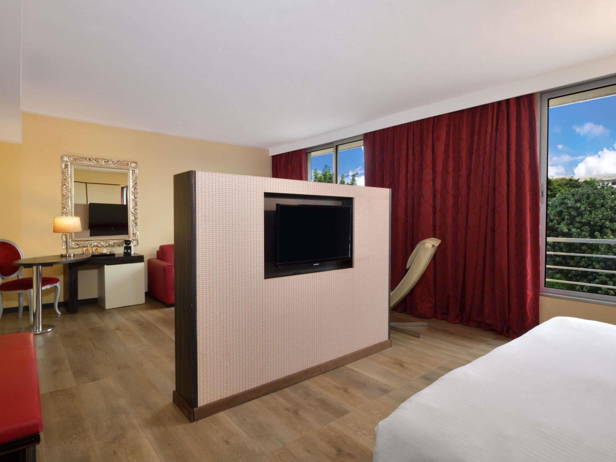 Junior King Suite