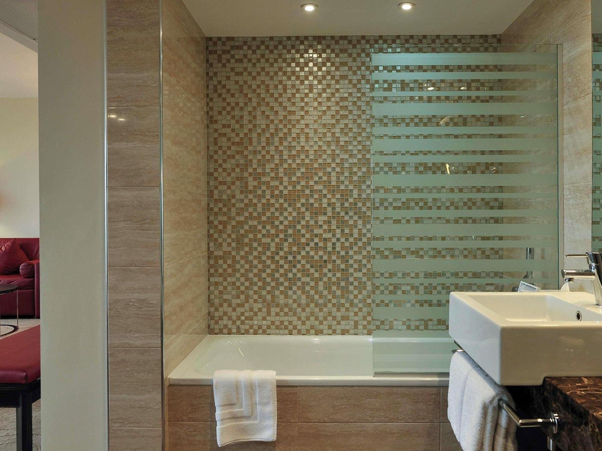 Junior King Suite
