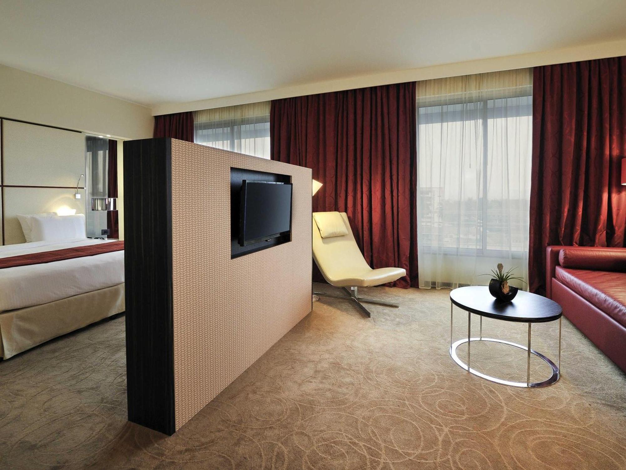 Junior King Suite