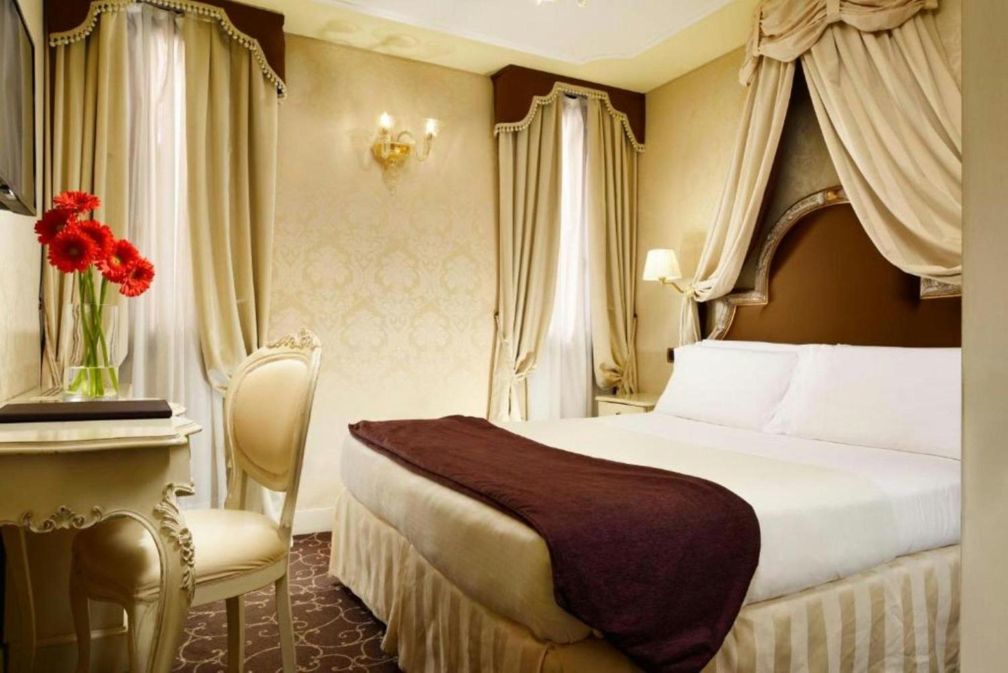 Deluxe Double Room,1774059226:JPEG