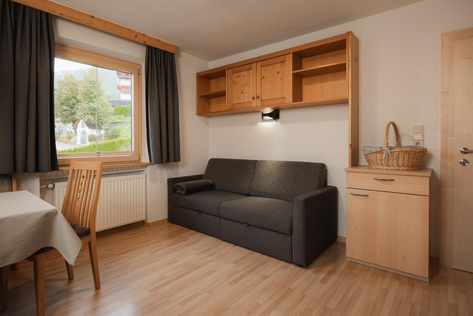 Comfort Two-Bedroom Apartment Balcony