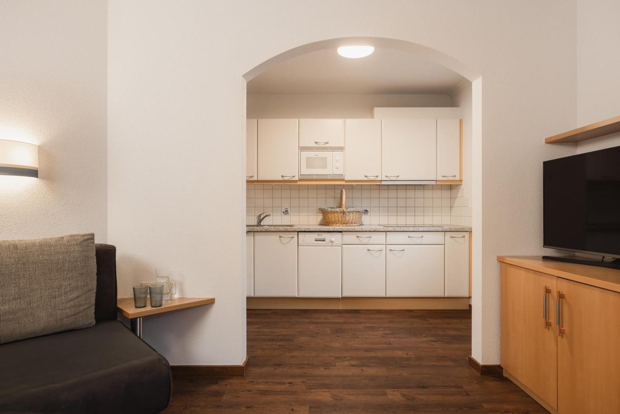 Comfort Two-Bedroom Apartment Balcony