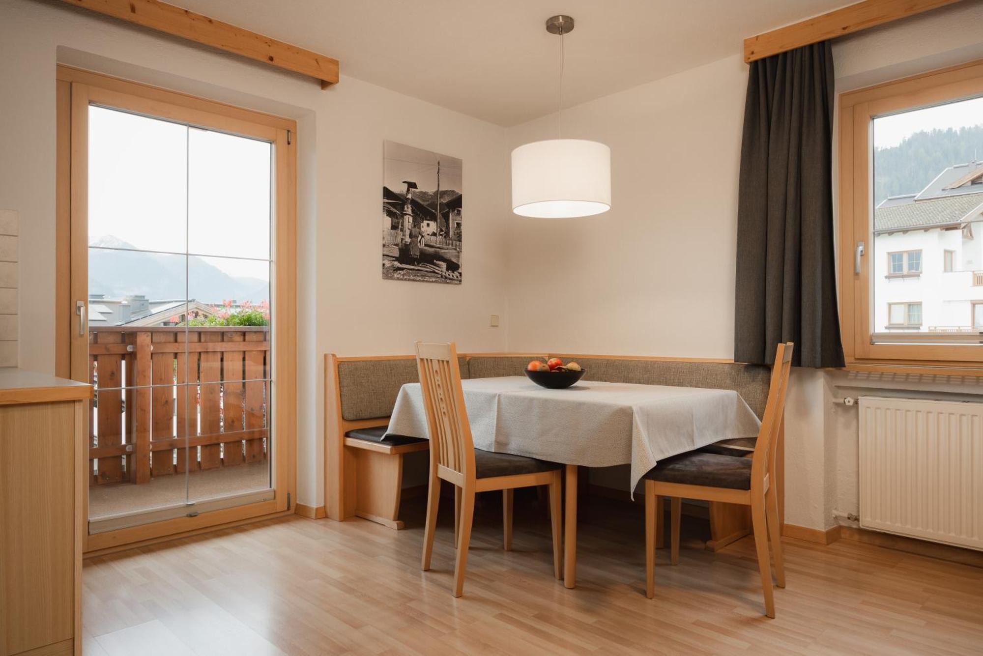 Comfort Two-Bedroom Apartment Balcony