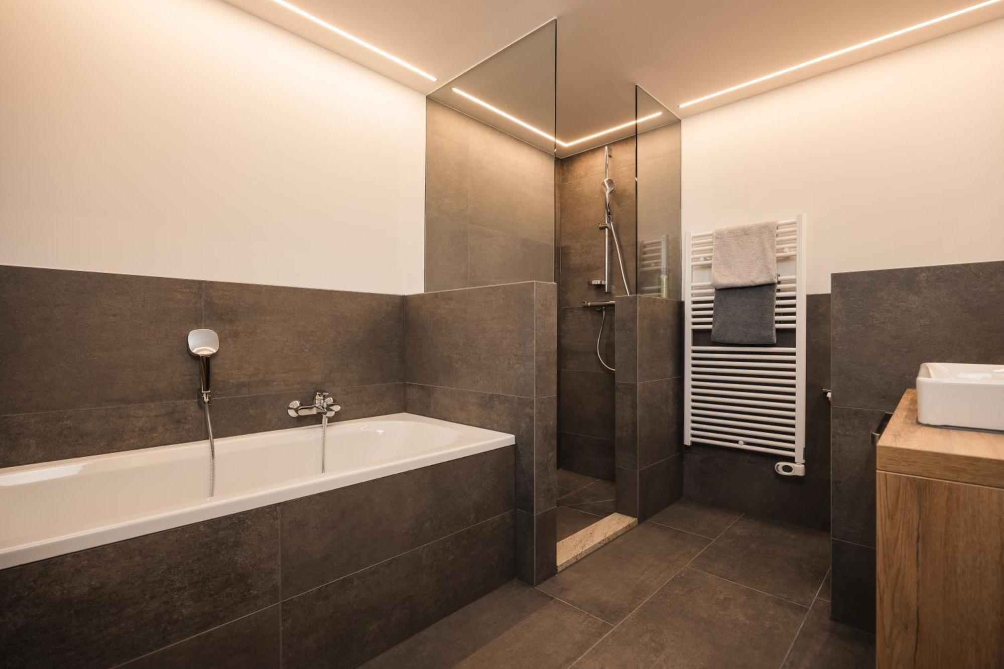 Comfort Two-Bedroom Apartment Balcony