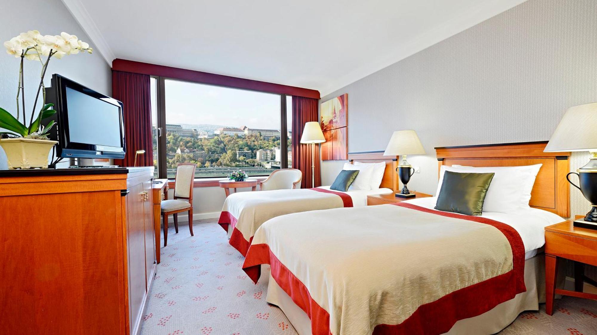 Quarto Clássico com 2 Camas de Solteiro e Vista do Rio