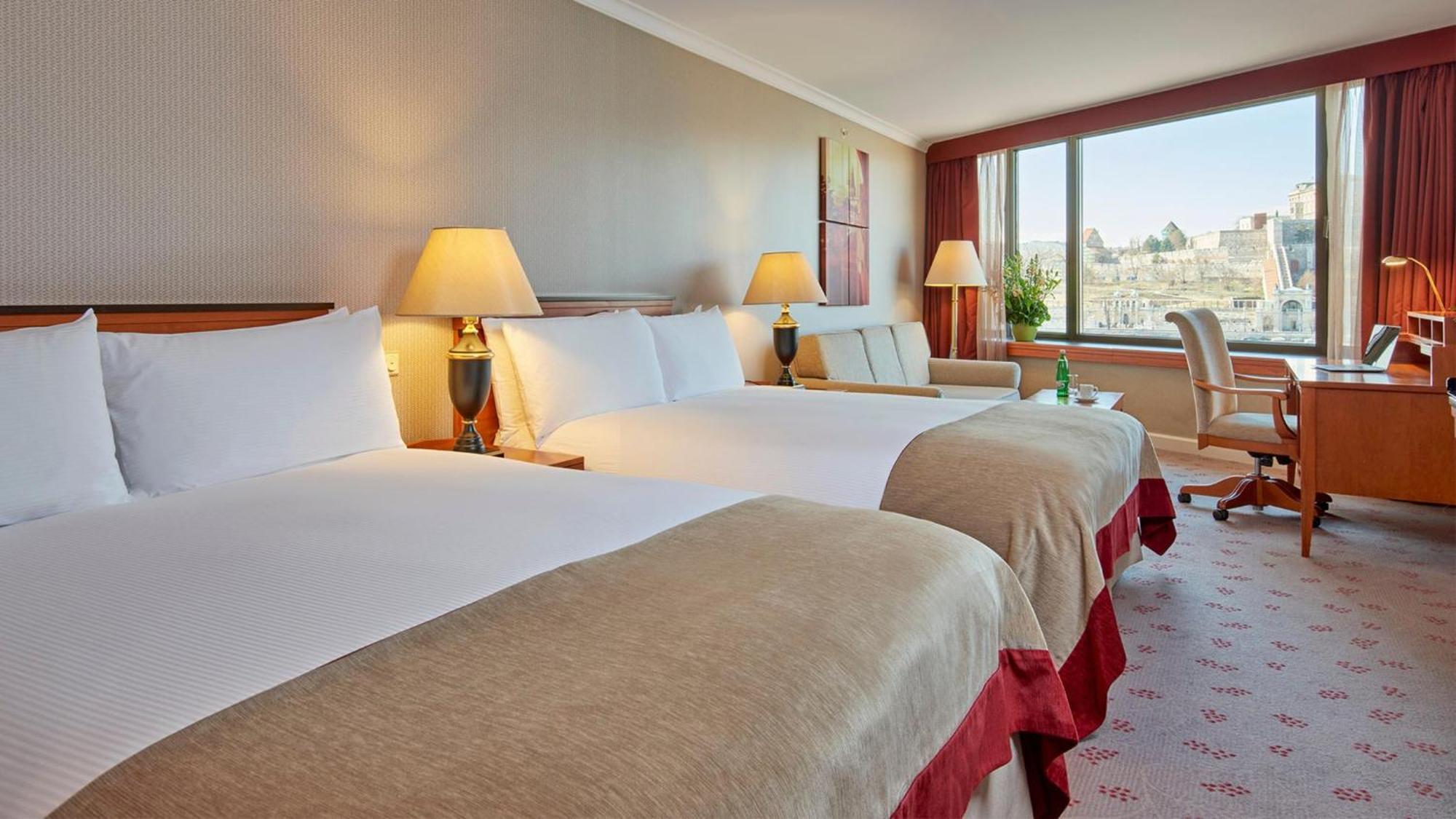 Quarto Família Premium com 2 Camas Queen-size e Vista do Rio