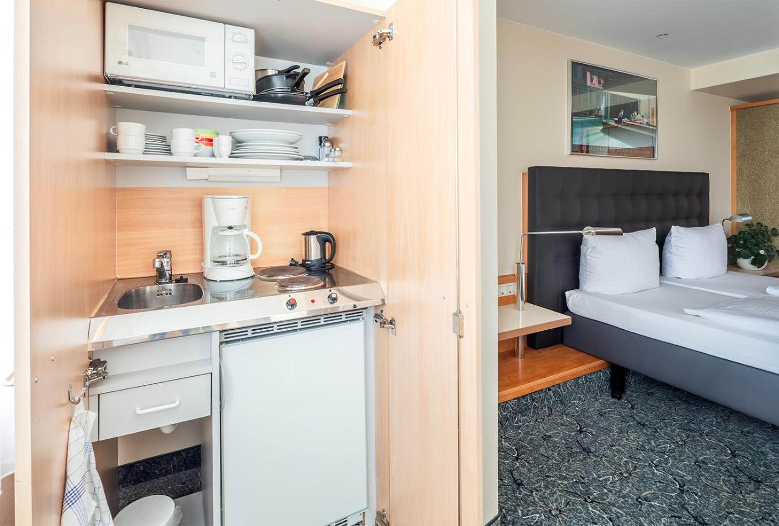 Deluxe Double or Twin Room Kitchenette