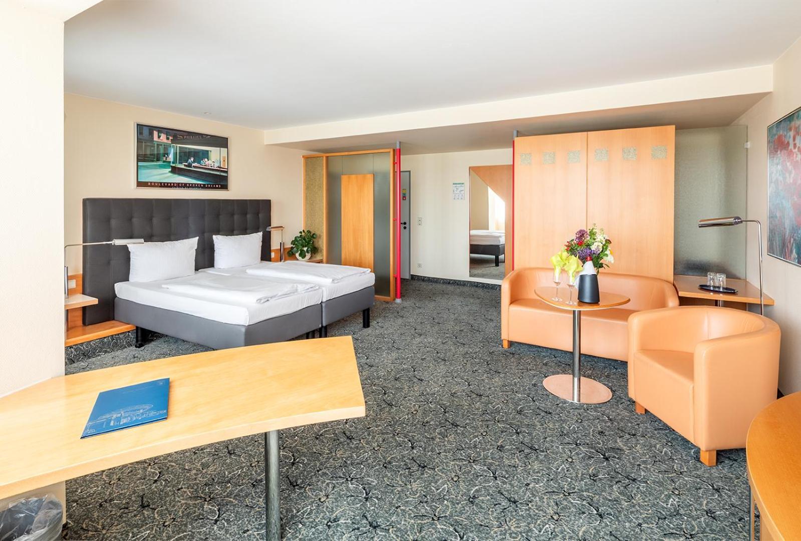 Deluxe Double or Twin Room Kitchenette