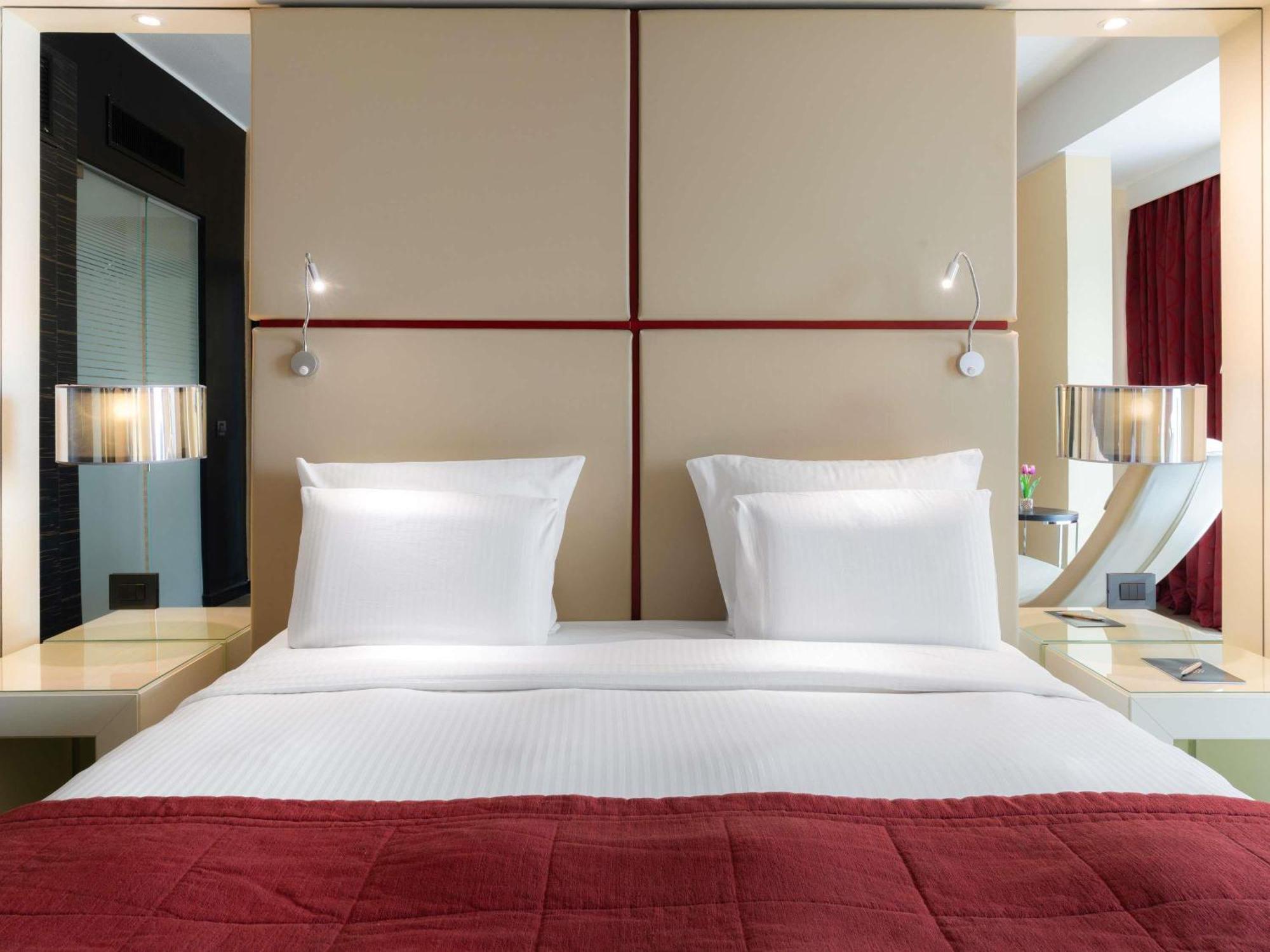 Deluxe King Suite