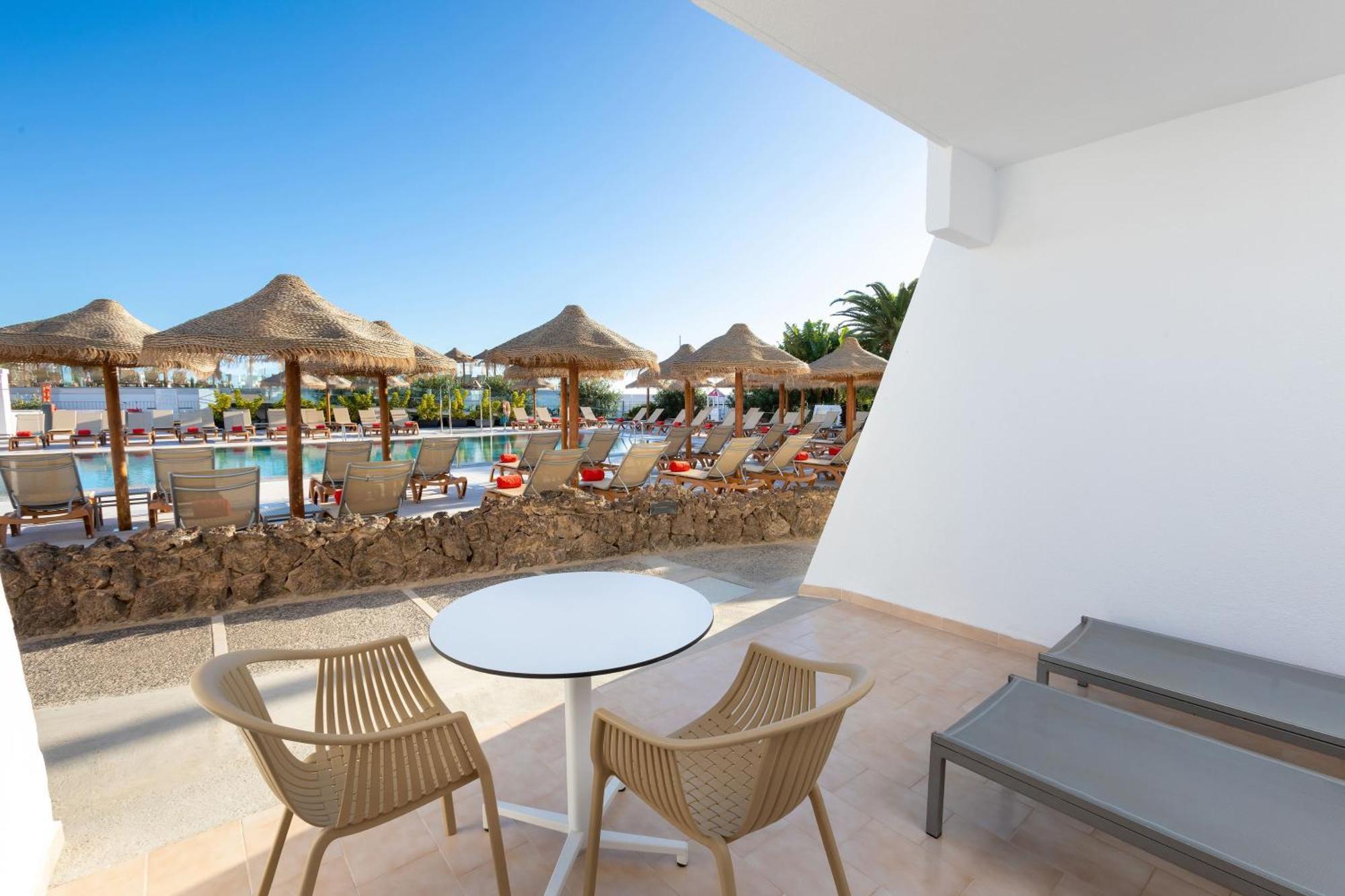 Junior Suite Pool Access