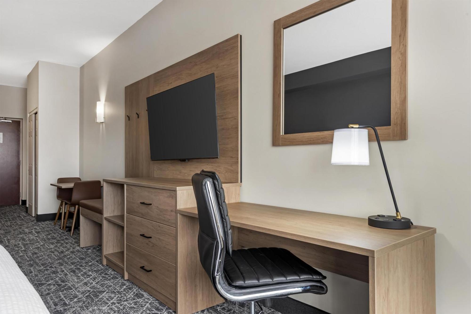 Queen Room Two Queen Beds Kitchenette