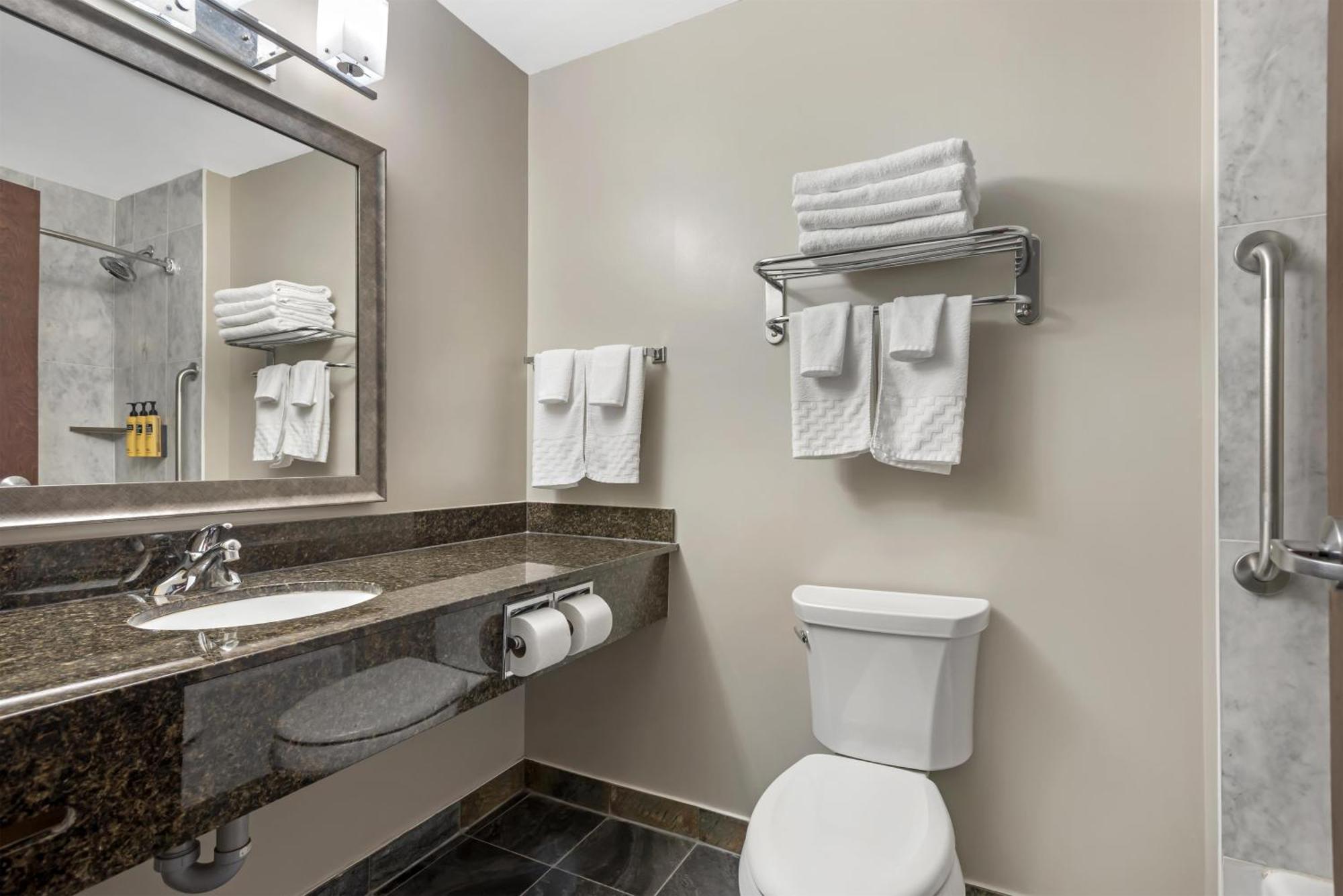 Queen Room Two Queen Beds Kitchenette