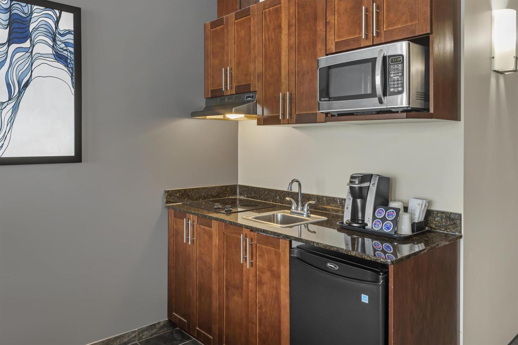 Queen Room Two Queen Beds Kitchenette