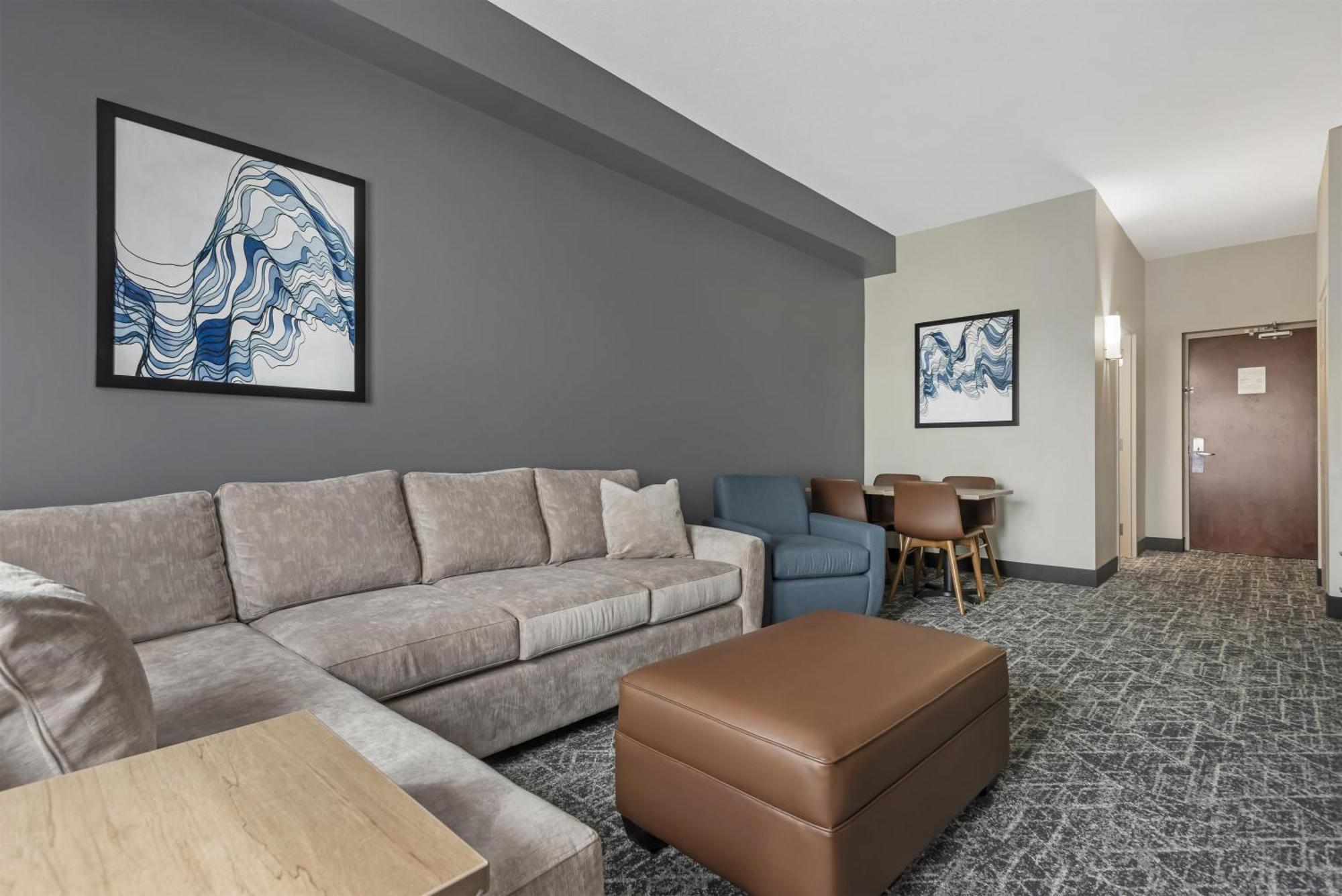 Family Suite Two Queen Beds Sofa Bed Non-Smoking