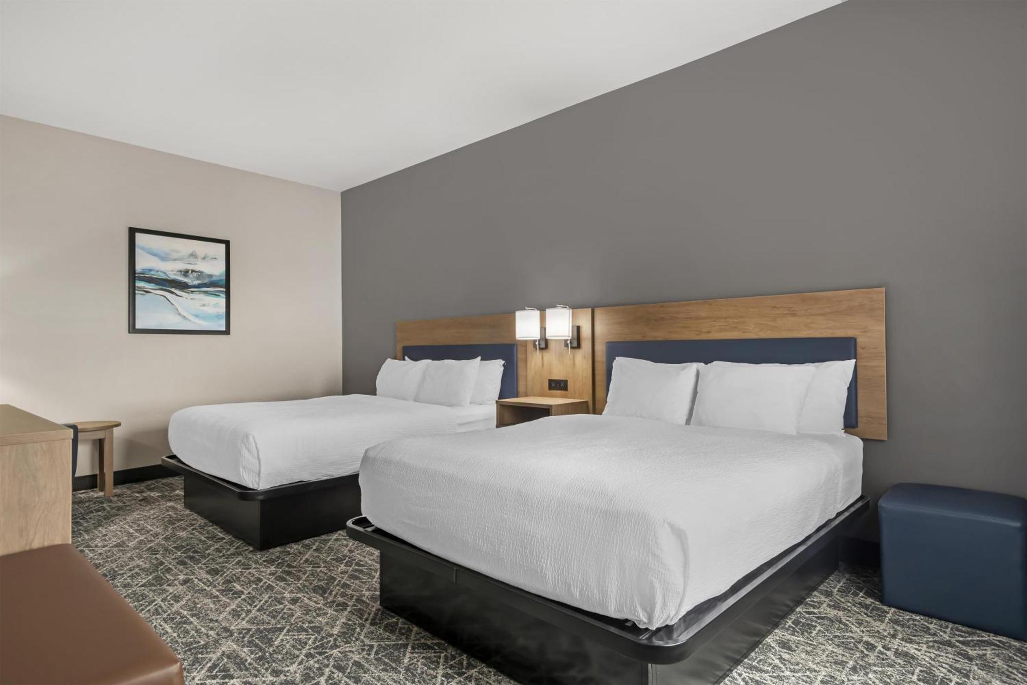 Family Suite Two Queen Beds Sofa Bed Non-Smoking
