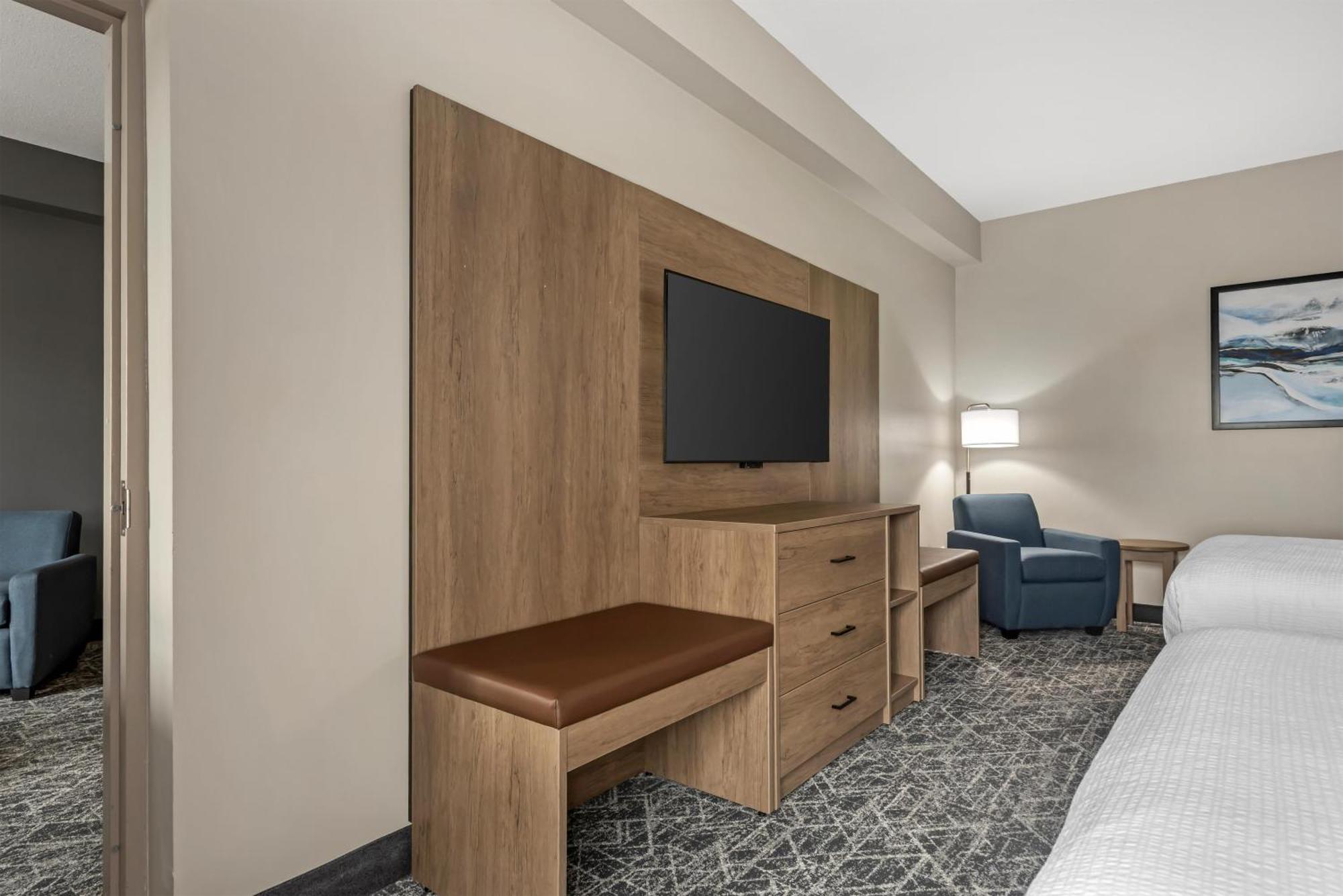 Family Suite Two Queen Beds Sofa Bed Non-Smoking