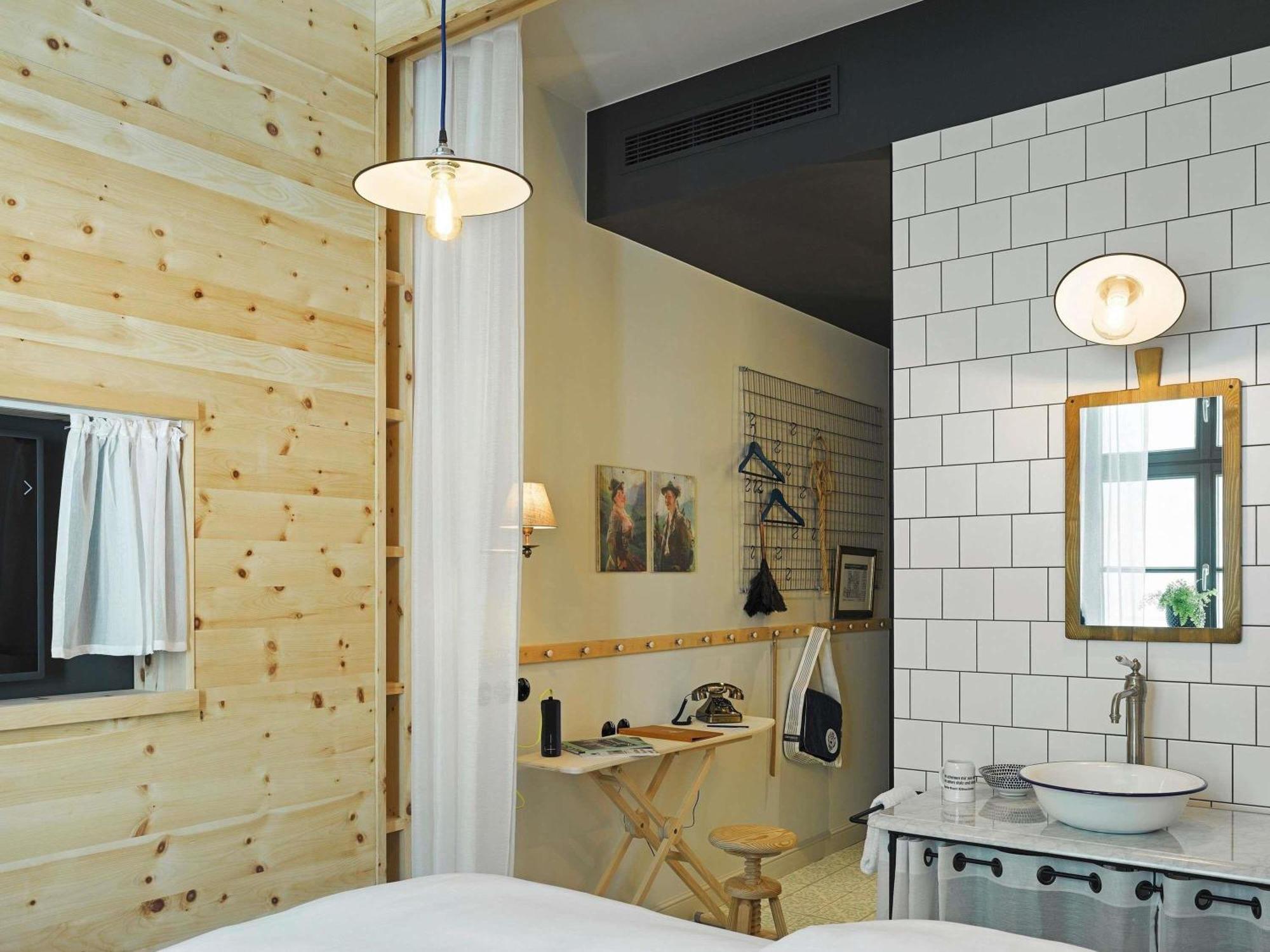 Medium Room