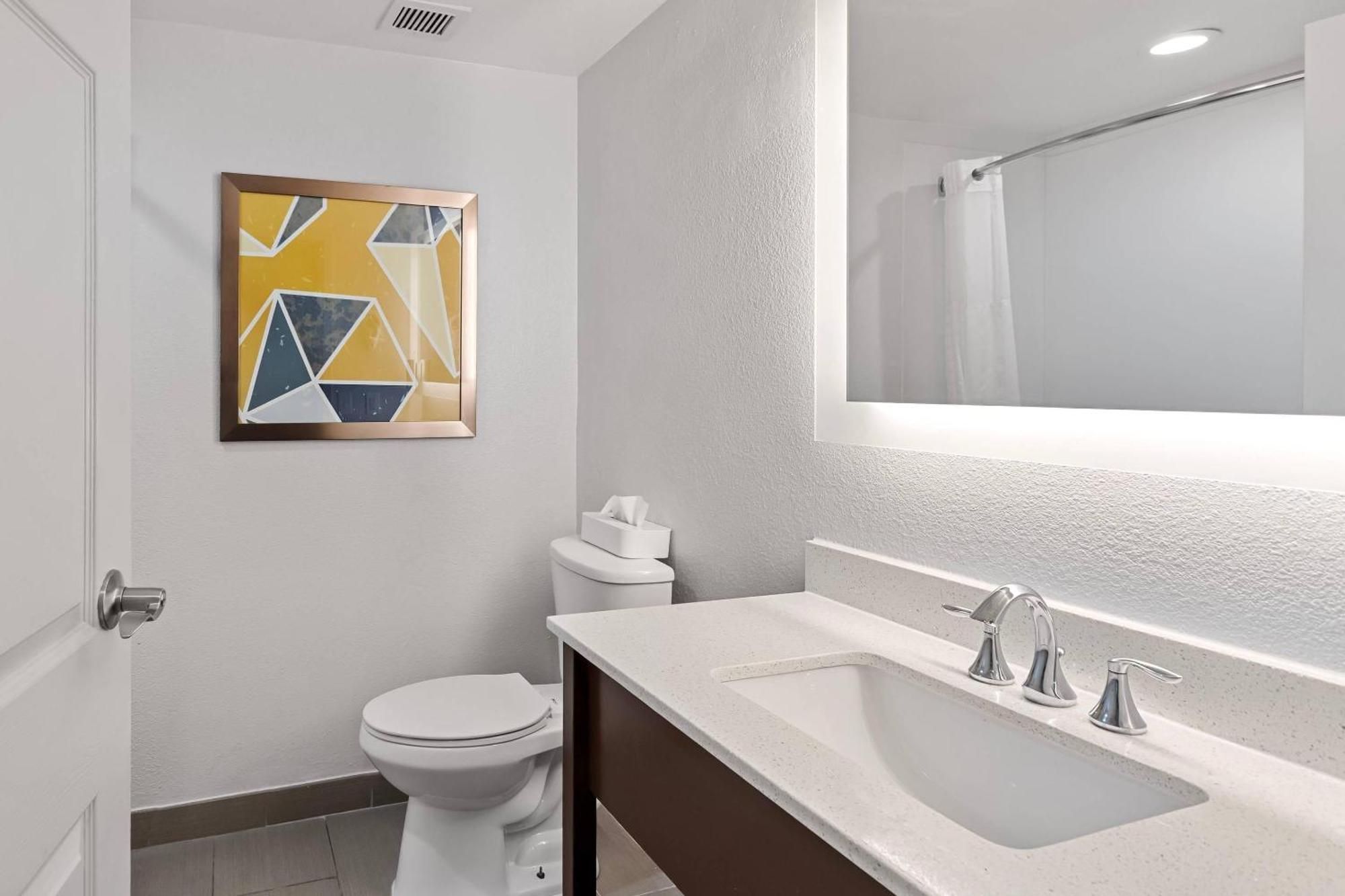 Queen Suite Two Queen Beds Non-Smoking or Pet Friendly