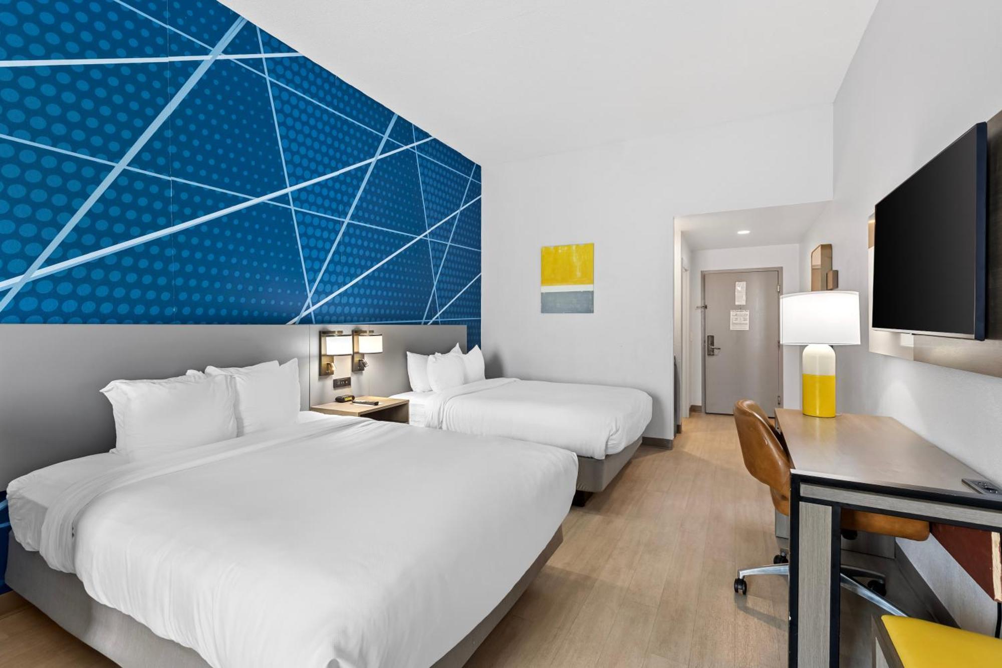 Queen Room with Two Queen Beds - Non-Smoking