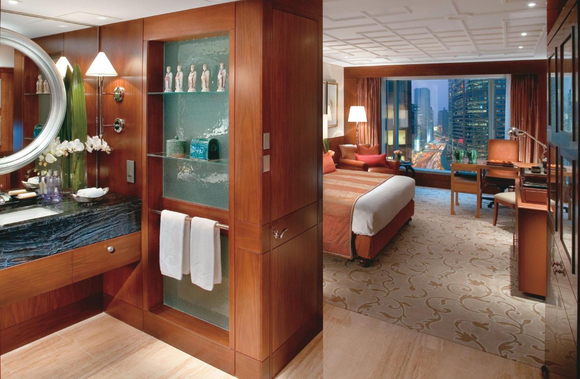 Statue Square View Twin Room
