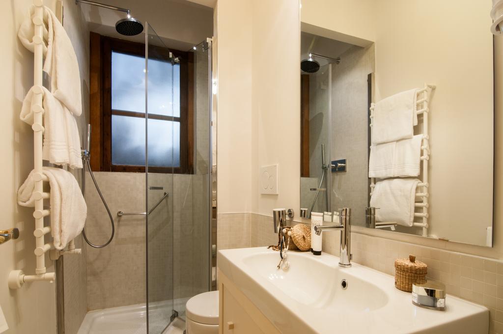 Large Villa,508886664:JPEG