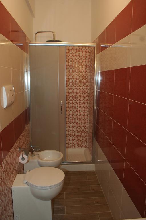 Camera Matrimoniale/Doppia con Letti Singoli con Bagno Privato