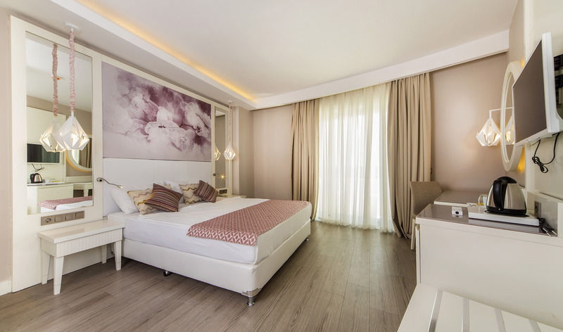 Doppelzimmer mit Poolblick