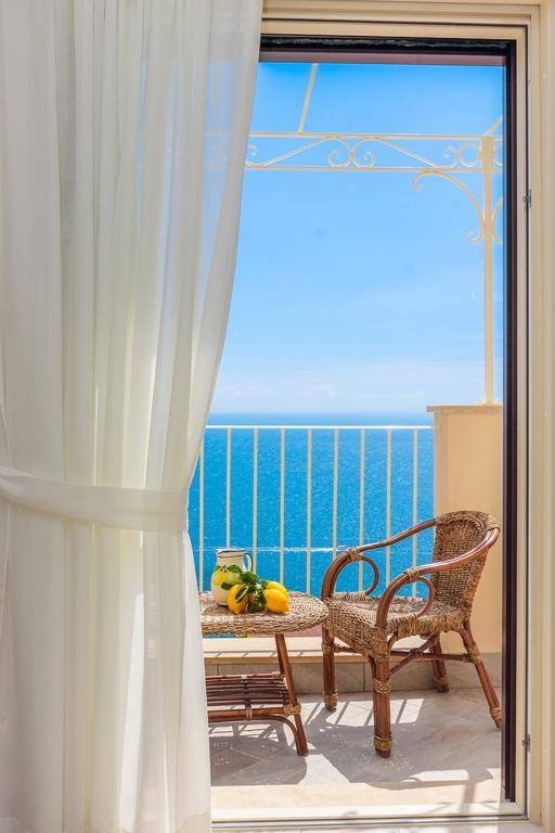Junior Suite Deluxe con Terrazza e Vista Mare