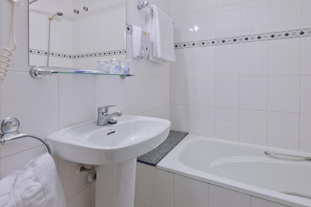 Triple Room,680722398:JPEG
