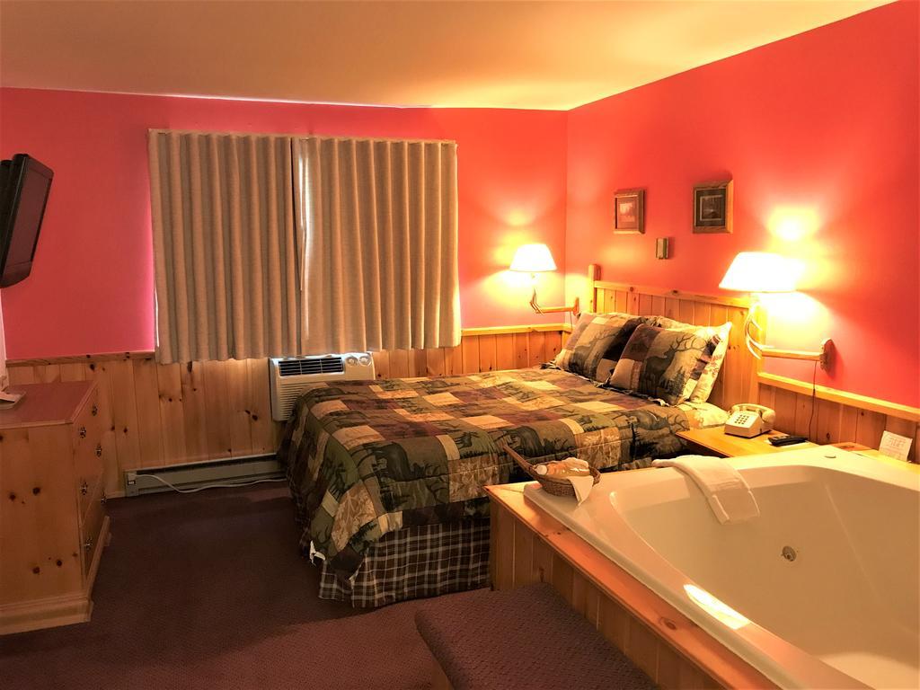 Executive Suite,403154448:JPEG