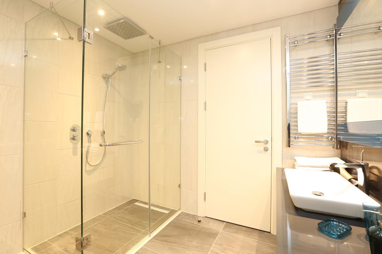 Deluxe One-Bedroom Family Apartment