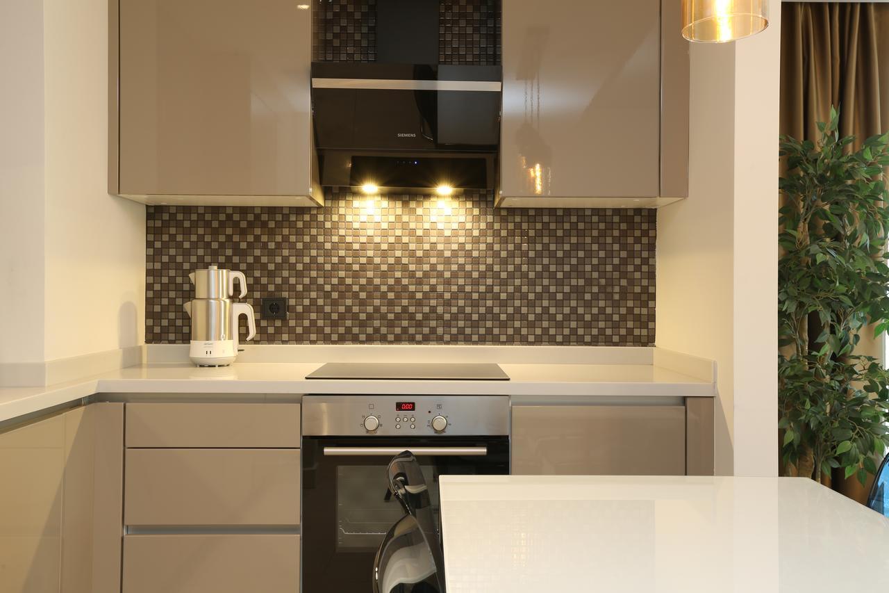 Deluxe One-Bedroom Family Apartment