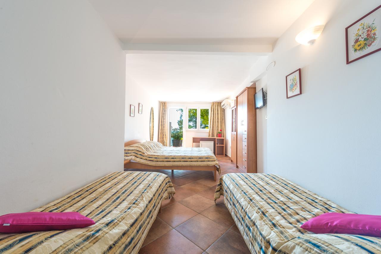 Triple Room with Terrace and Sea View