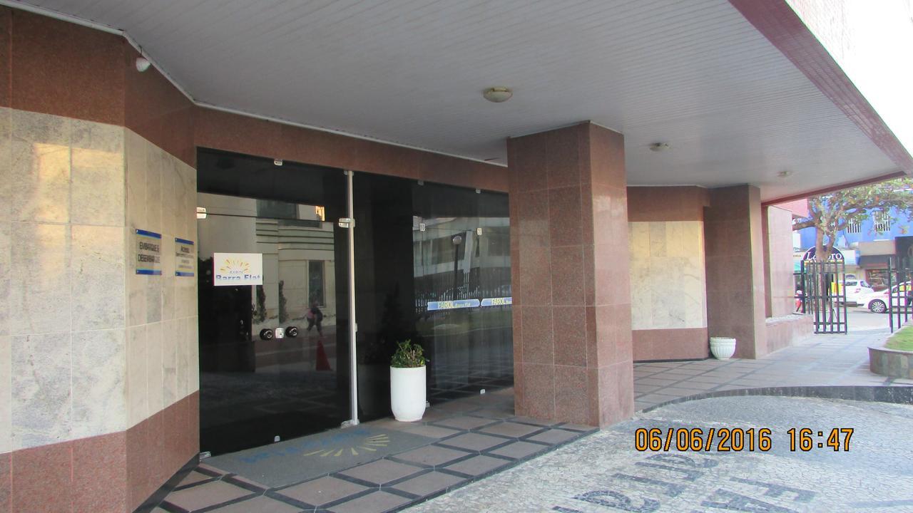 Apartamento com Vista Parcial Mar
