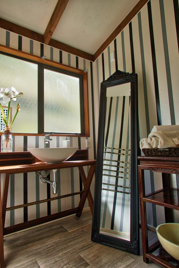 King Room with Lake View and Private External Bathroom
