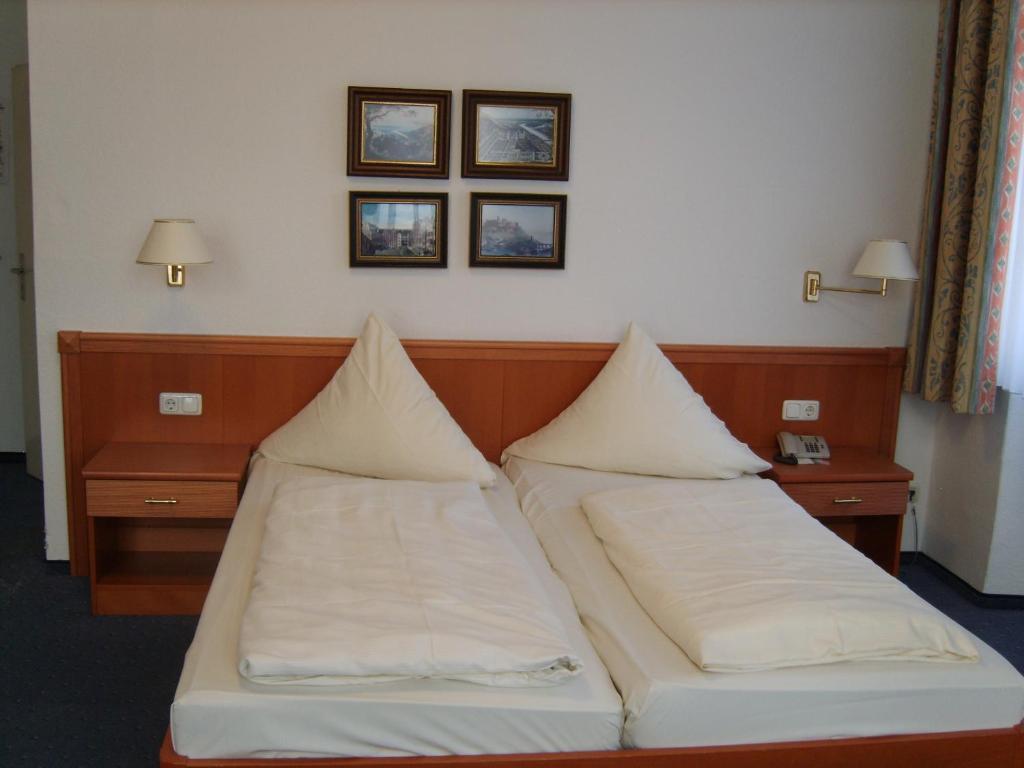 Quarto com Cama de Casal ou 2 de Solteiro