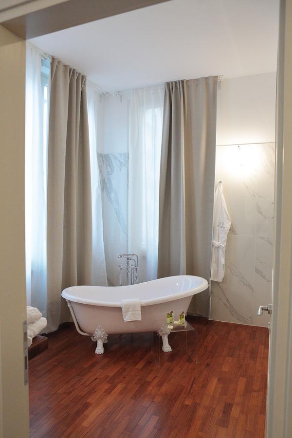 Superior Triple Room Bath