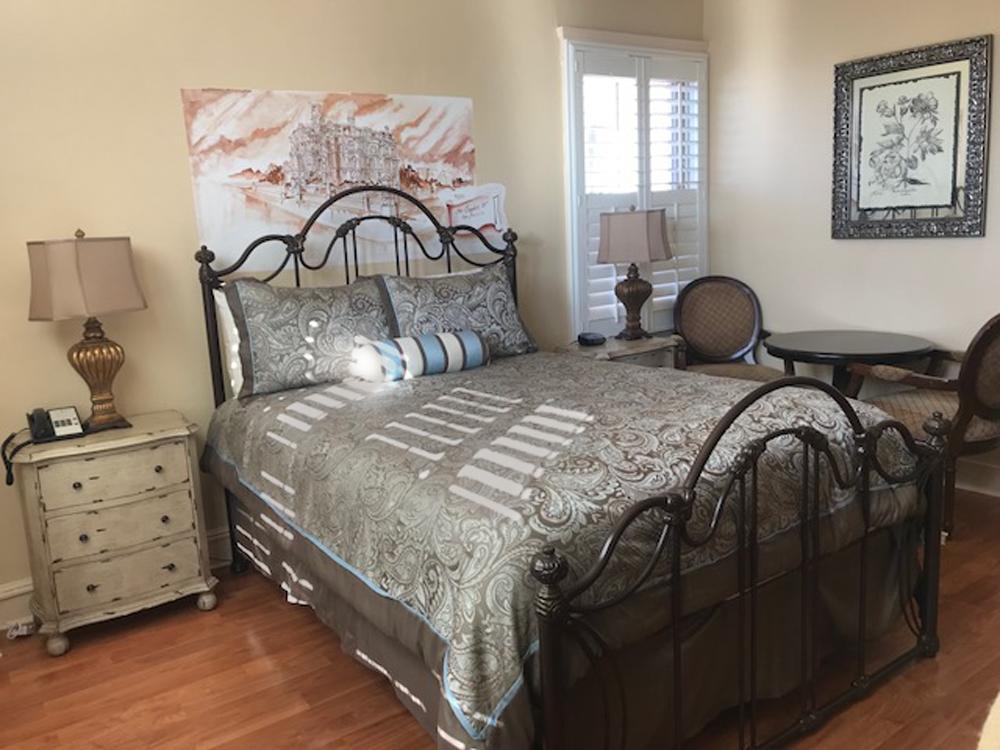 Deluxe Queen Room