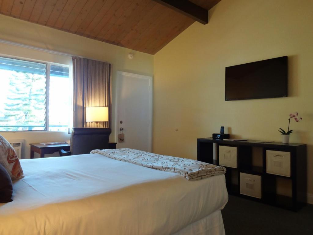 Deluxe Queen Room