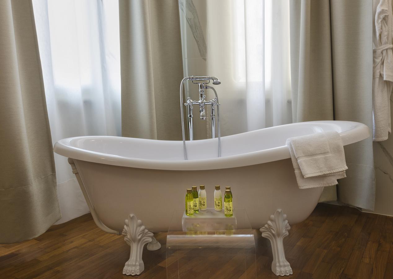Superior Triple Room Bath