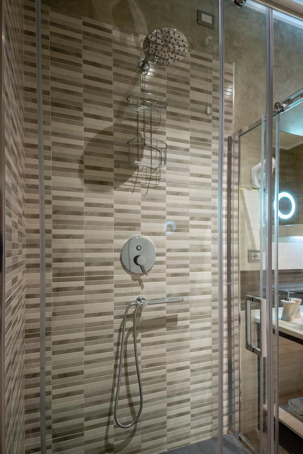 Deluxe Suite Spa Bath