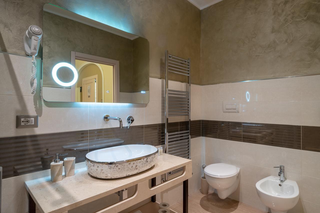 Deluxe Suite Spa Bath