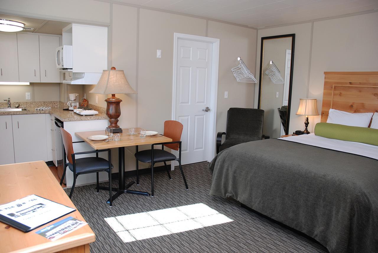 Deluxe Queen Suite