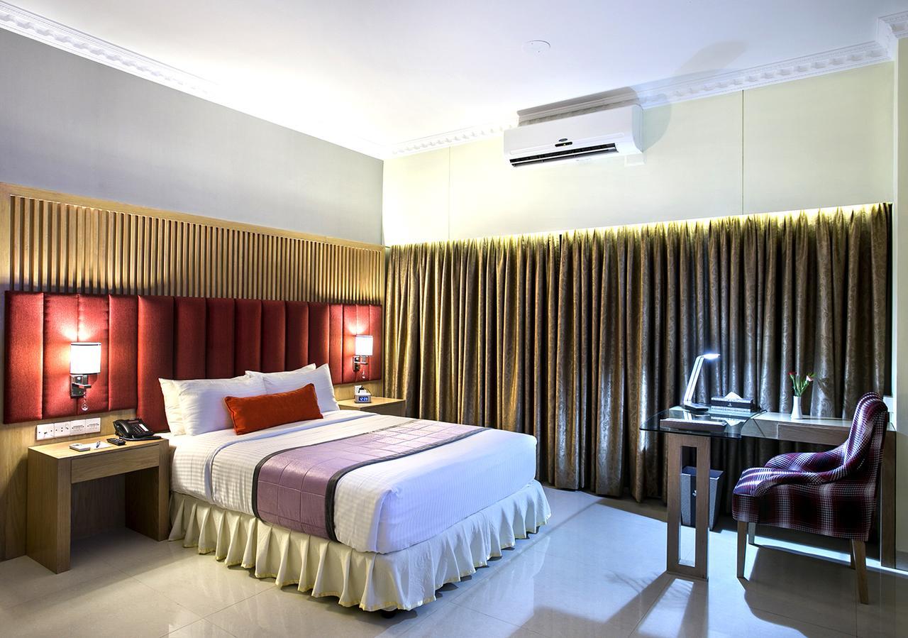 Deluxe Queen Room