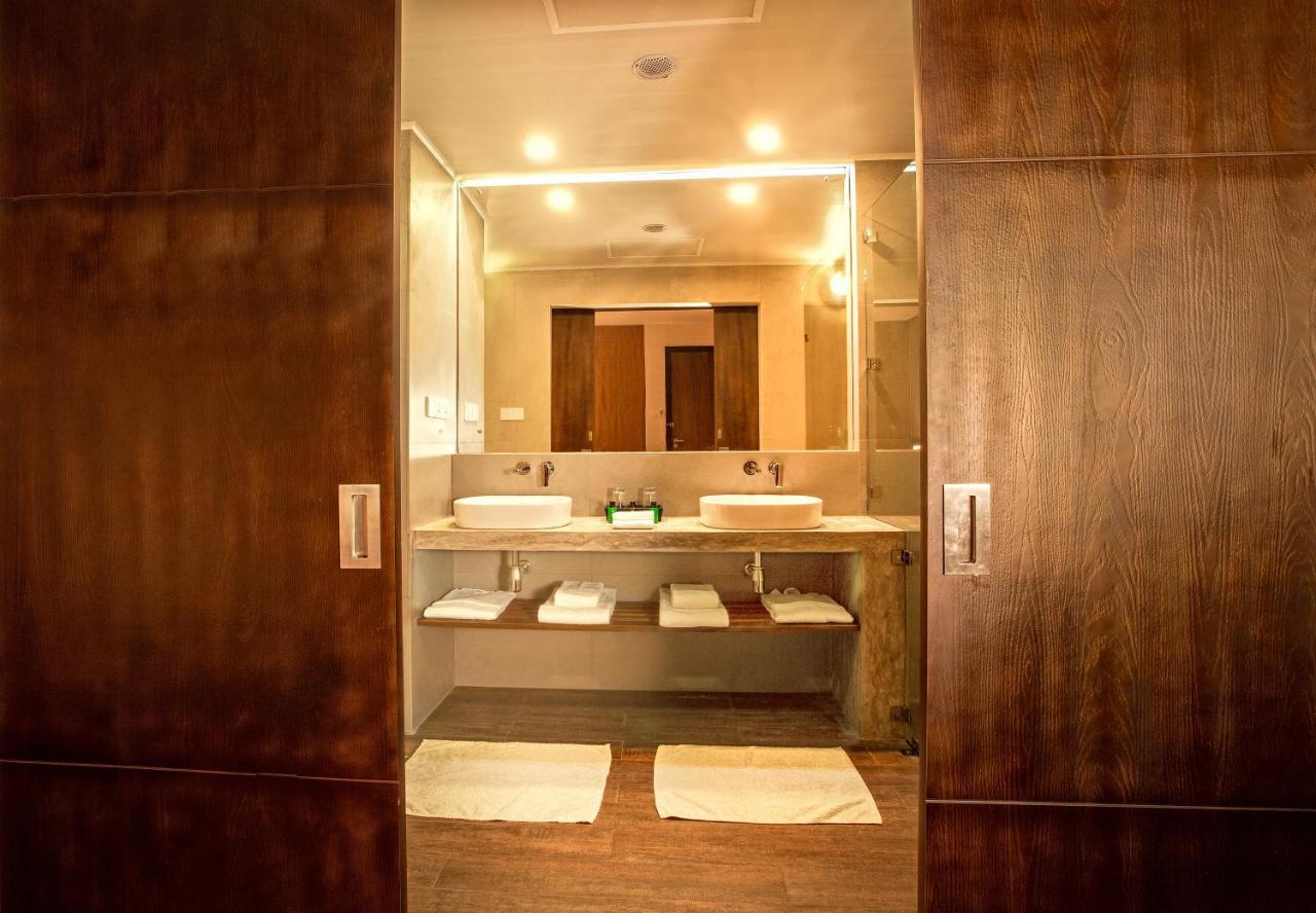 Deluxe King Room No Windows on Food & Beverages