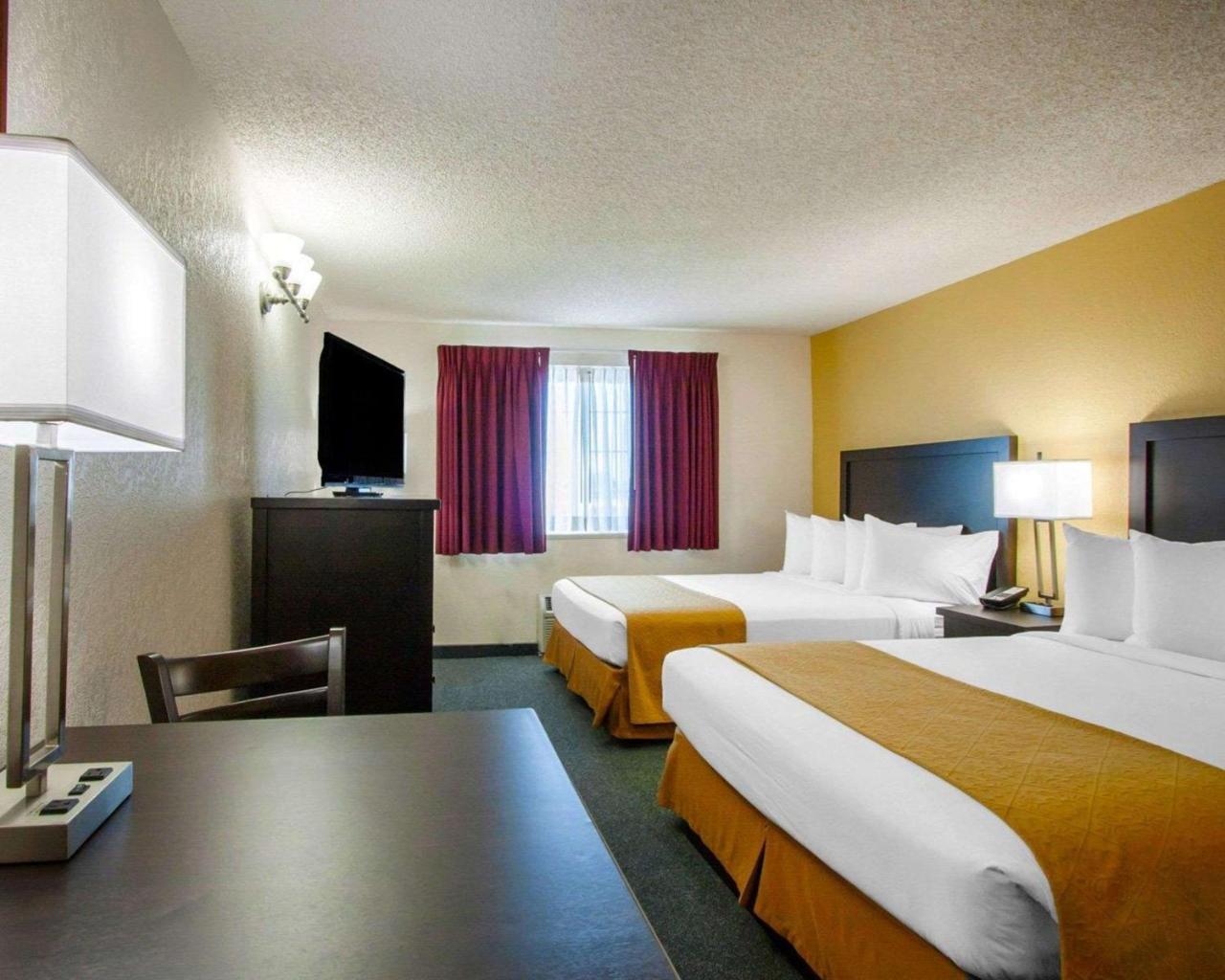 Queen Room Two Queen Beds Non-Smoking or Pet Friendly