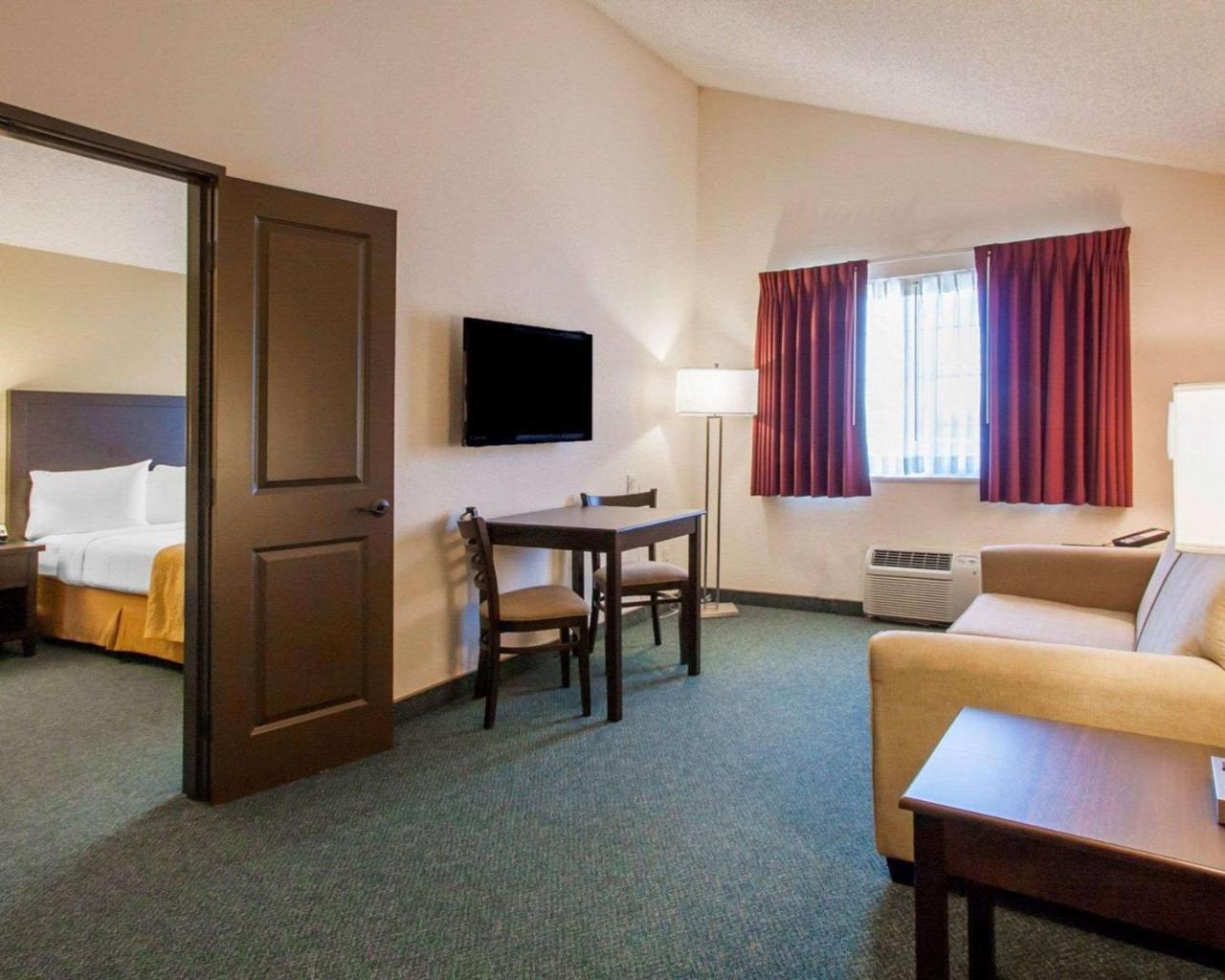 King Suite Accessible or Non-Smoking