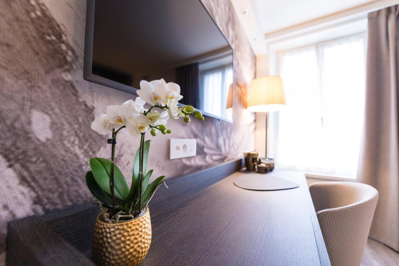 Double or Twin Room Lake View